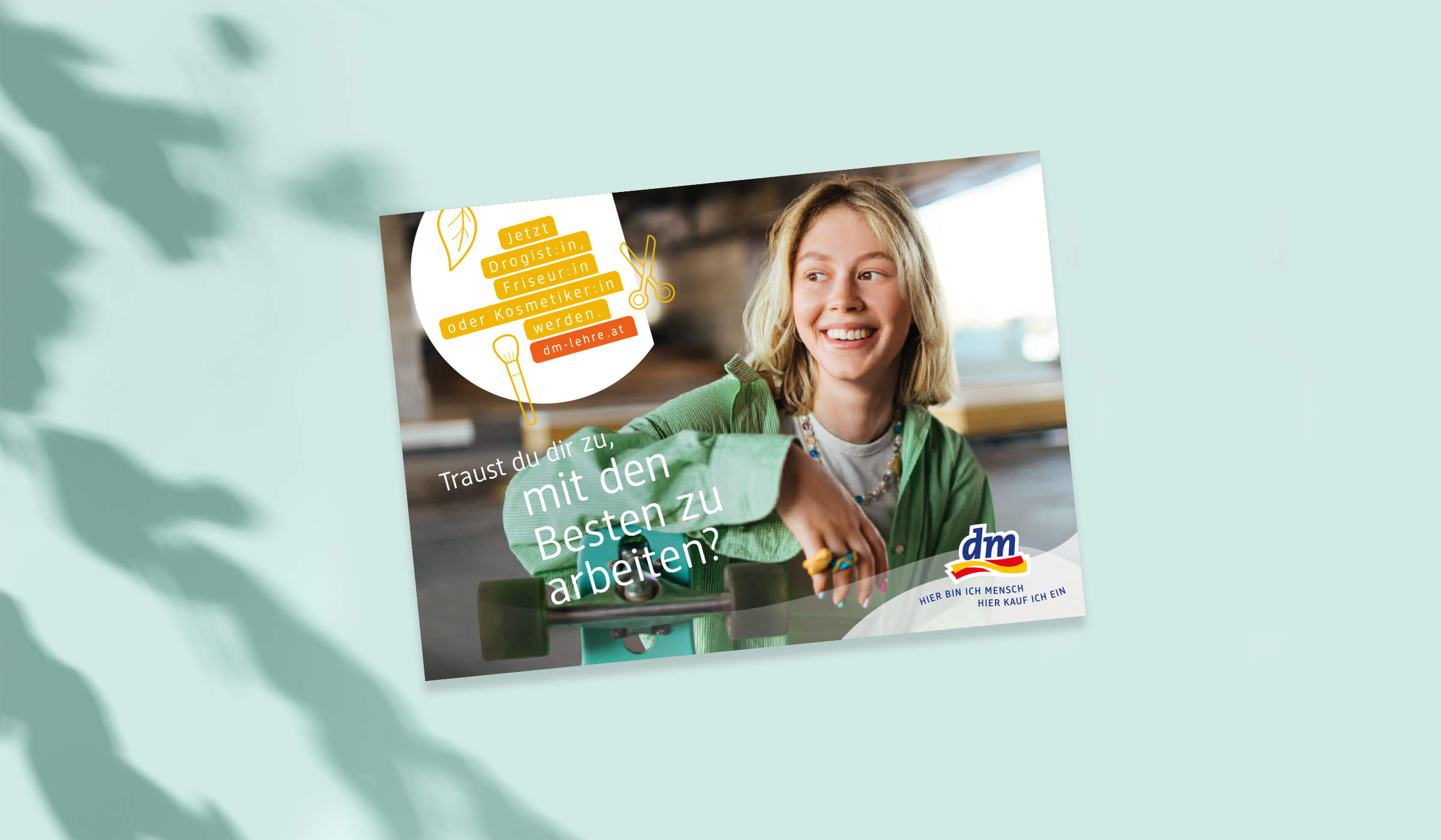 Cover des aktuellen Lehrlingsfolders von dm drogerie markt.