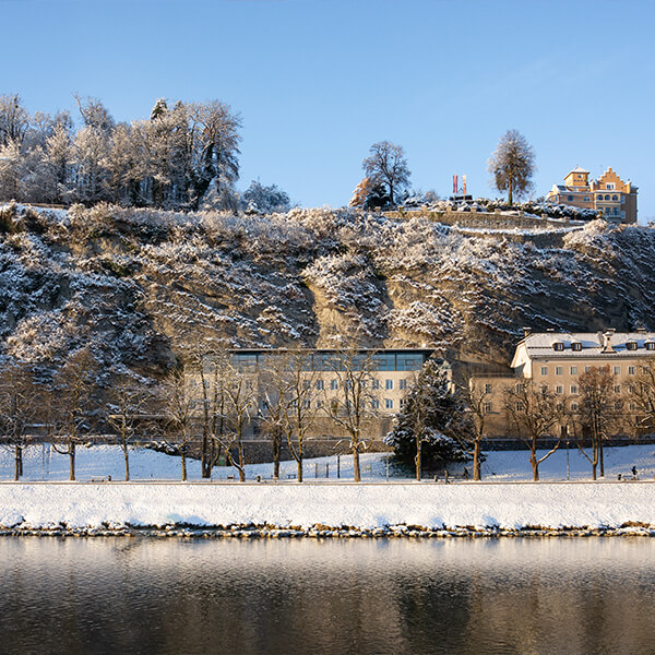 Außenaufnahme vom LOFT Salzburg im Winter