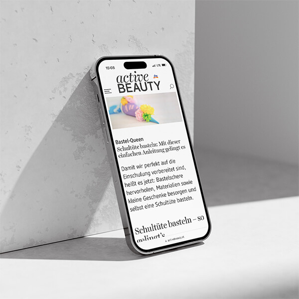 Mobiltelefon mit ACTIVE BEAUTY Schultüten Tutorial Beitrag
