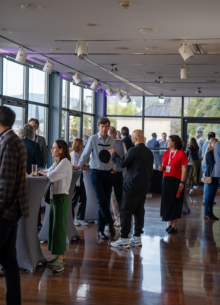 Stefan Sagmeister und Ali Mahlodji unterhalten sich