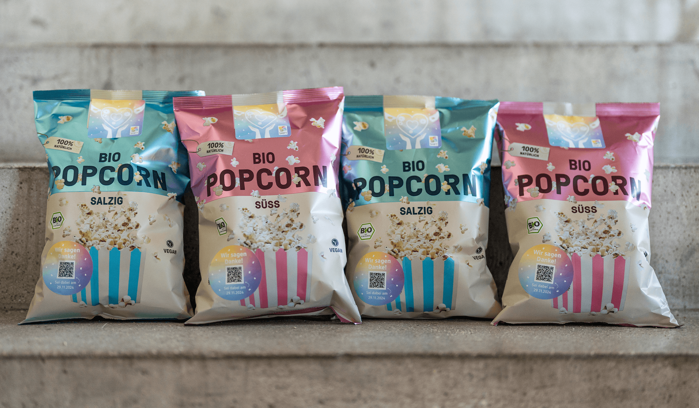 Popcorntüten mit gebrandeten Stickern im SHIFT Design