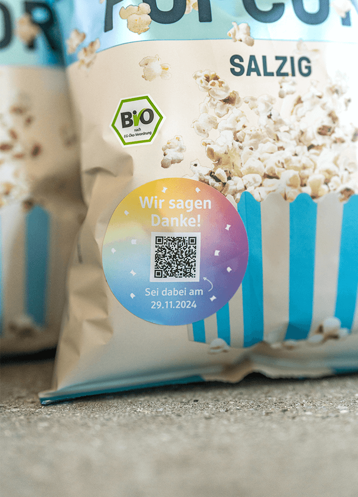 Popcorntüten mit gebrandeten Stickern im SHIFT Design
